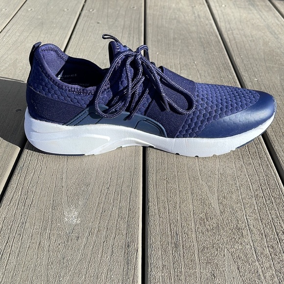 Fabletics Woman’s Shoe - Picture 2 of 3